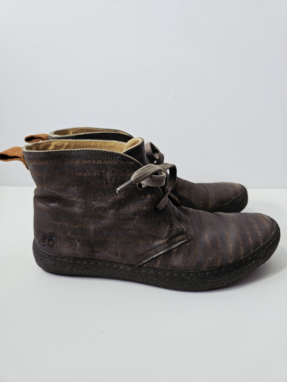 John Fluevog Bazz Boots Size 7 Leather Embossed Script Lace Up Chukka